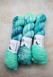 Seafarer - Leaning green - Base K 8ply Pure Merino