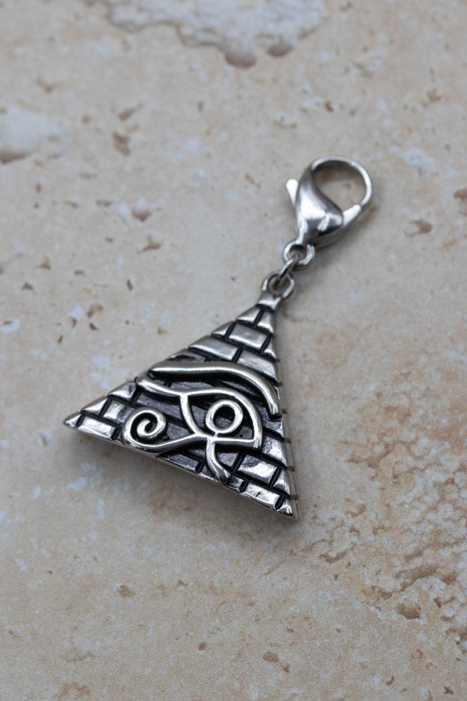 Eye Of Horus Zipper Pull